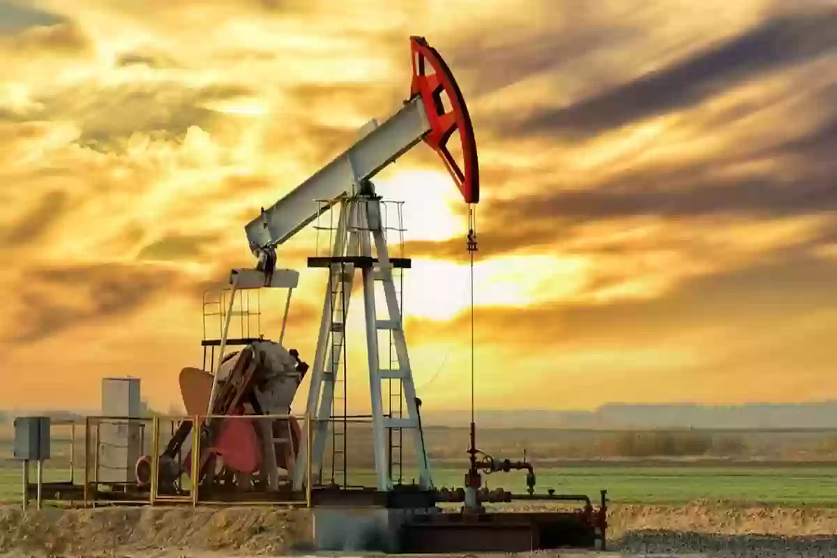 أسعار النفط تستقر قرب أعلى مستوى في شهرين