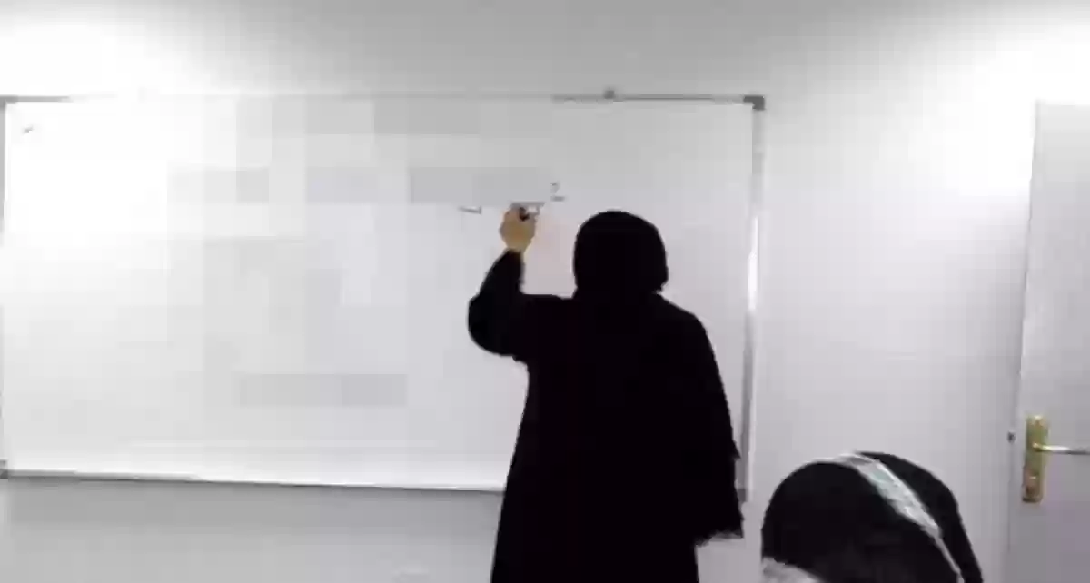  معلمة سعودية تنتقل إلى رحمة الله أمام أعين طلابها.. موقف مؤثر