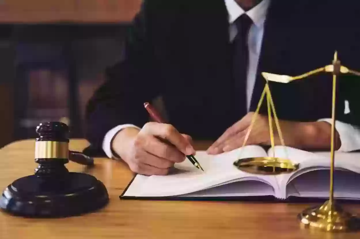 الصفات التي يجب أن يتصف بها المحامي