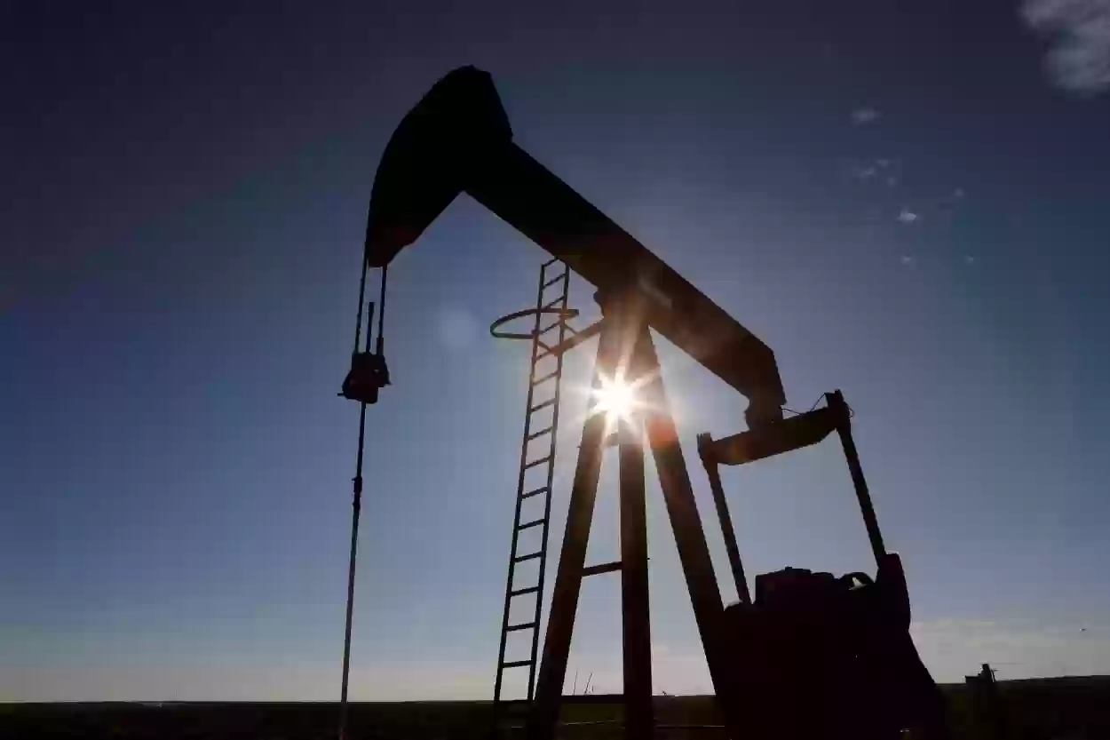 النفط يتأثر بزيادة الإمدادات ومخاوف ضعف الطلب 