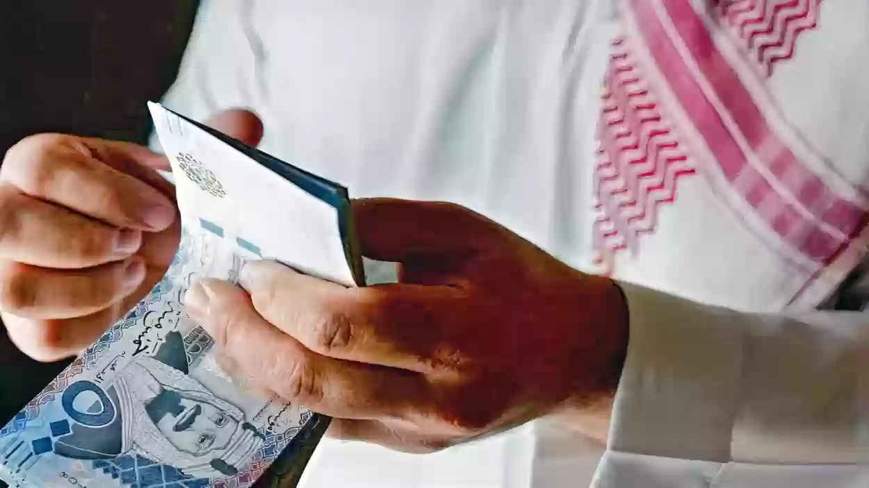 السعودية تكشف حقيقة زيادة رواتب الموظفين