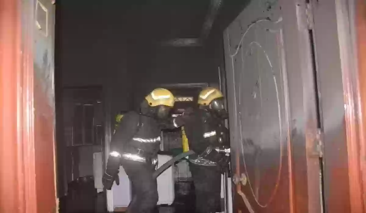 حريق يلتهم شقة سكنية في جدة والدفاع المدني يباشر.