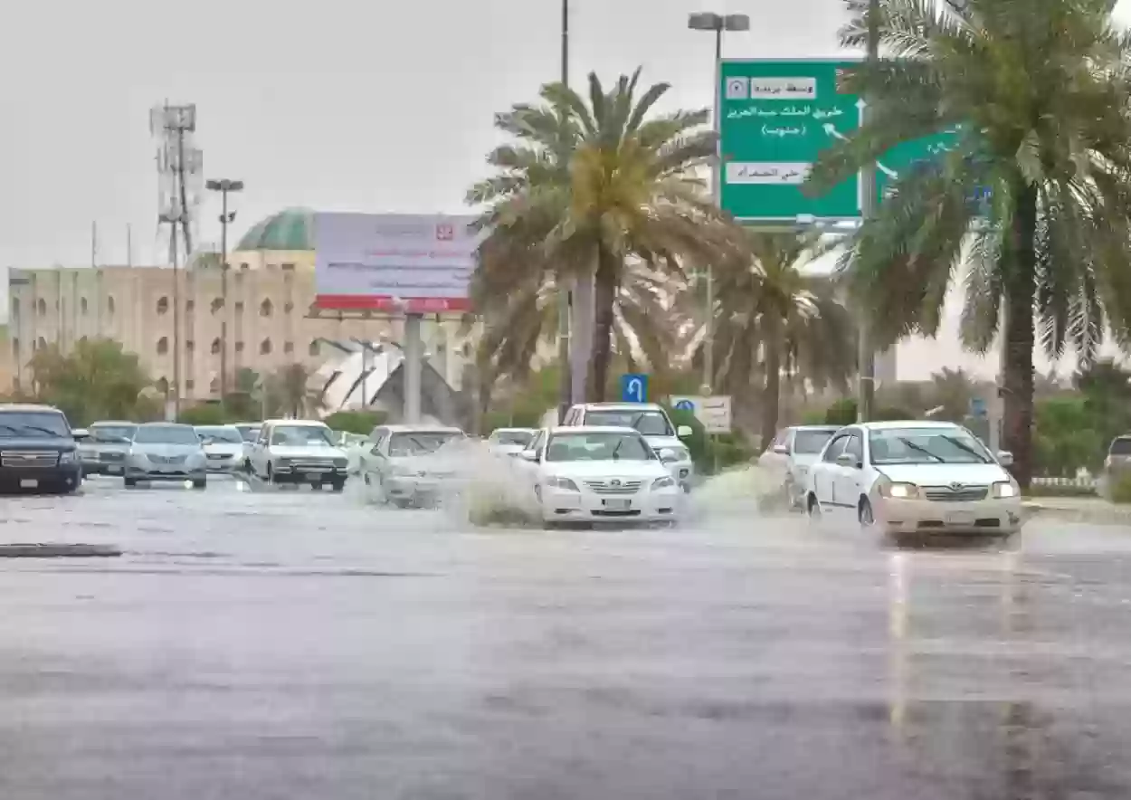  استمرار هطول الأمطار الغزيرة على هذه المناطق بالسعودية