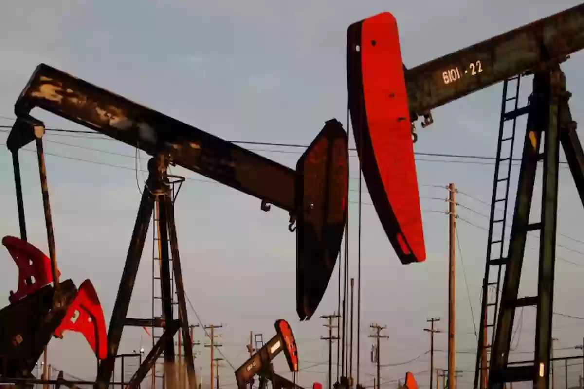 تذبذب أسعار النفط عالميًا وسط التوترات