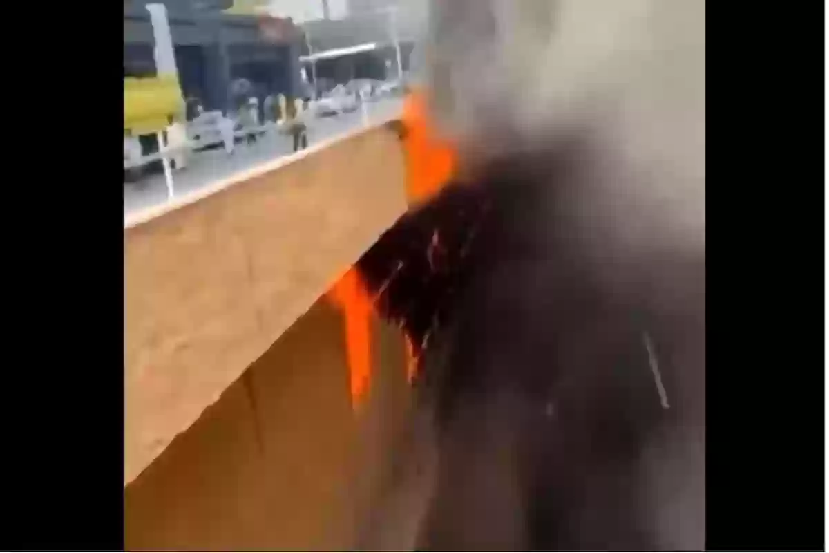  شاهد لحظة نشوب حريق داخل نفق بعد حادث مروري ضخم بالرياض