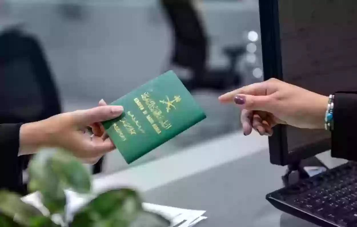الجوازات توضح شروط تجديد الإقامة في السعودية