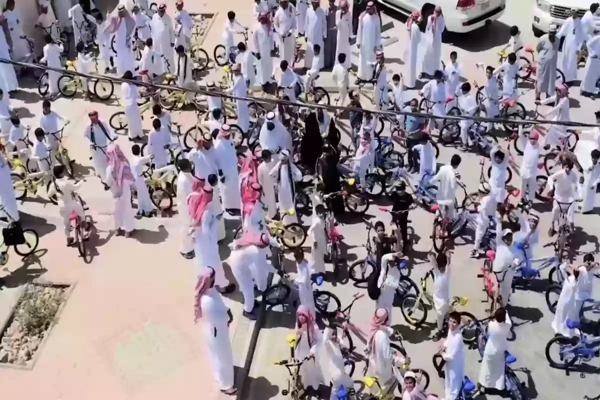 لهذا السبب!! مدير مدرسة ابتدائية بالبدع يهدي جميع طلابه دراجات هوائية