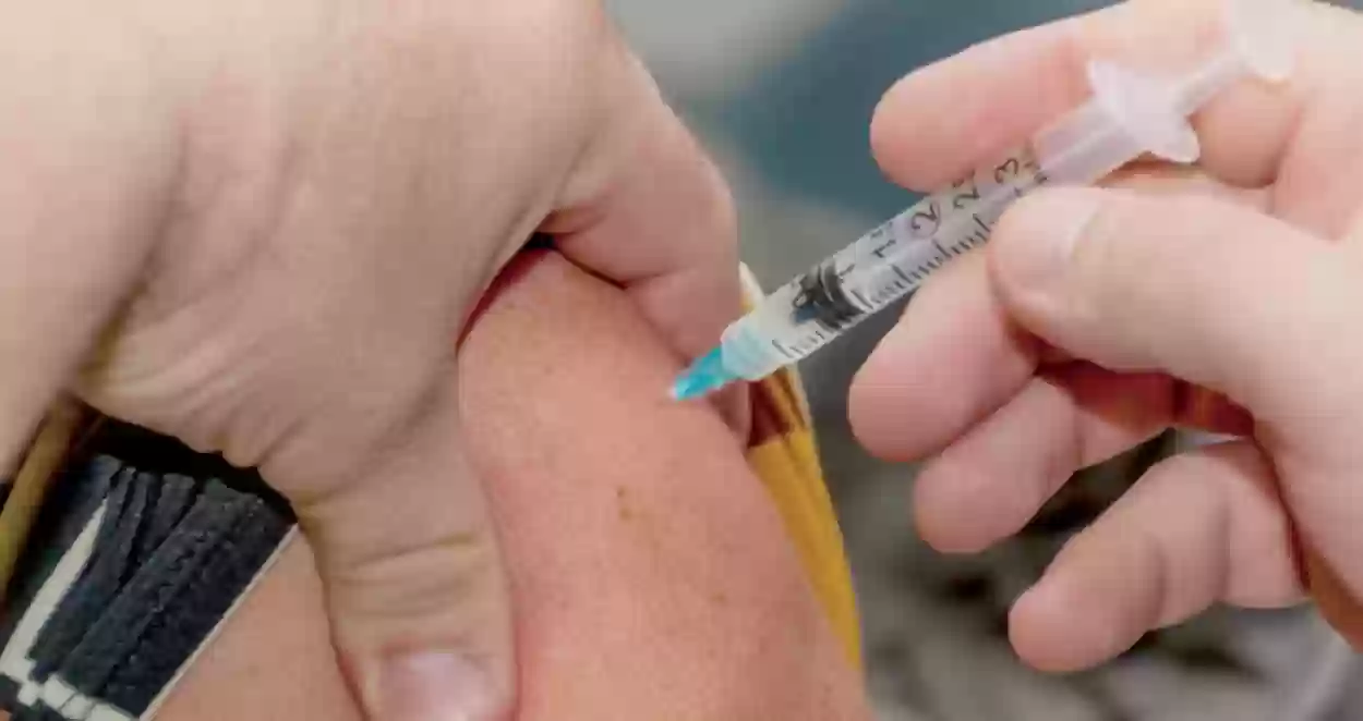 طبيب سعودي يُلقي الضوء على خطورة الإنفلونزا الموسمية هذا العام