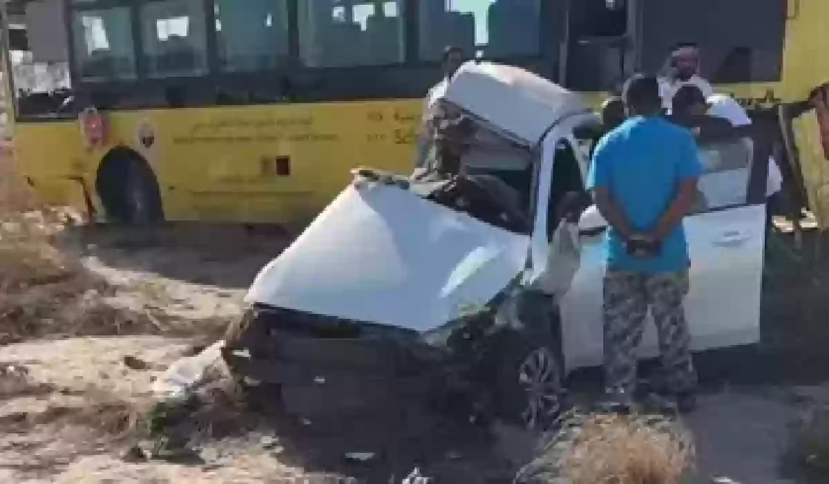 تصادم مركبة مع حافلة نقل مدرسي بالجبيل الصناعية والنتيجة كارثية.